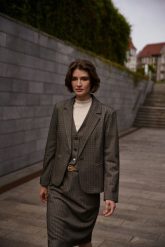 Jednorzędowa marynarka ciemnobeżowa. Brązowe marynarki i żakiety MOODO, l, bez wzorów, z elastanu. Za 199.99 zł.