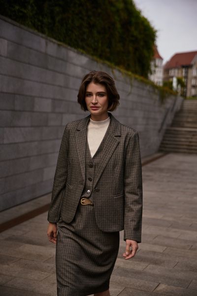 Jednorzędowa marynarka ciemnobeżowa. Brązowe marynarki i żakiety MOODO, l, bez wzorów, z elastanu. Za 199.99 zł.