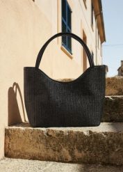 Torba typu shopper w optyce plecionki. Brązowe shopper bonprix, bez wzorów, eleganckie, bez dodatków. Za 59.99 zł.