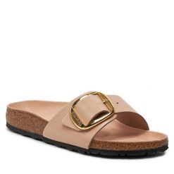 Klapki Birkenstock. Brązowe klapki Birkenstock, bez wzorów, bez obcasa. Za 629.99 zł.