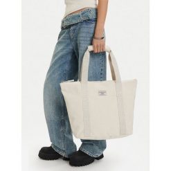 Torebka Guess Jeans. Białe shopper Guess Jeans, z aplikacjami, z jeansu, bez dodatków. Za 199.99 zł.