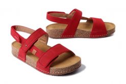 JOSEF SEIBEL 64902 381 400 Hannah 02 rot, sandały damskie. Czerwone sandały Josef Seibel, bez wzorów, bez obcasa, na płaskiej podeszwie, bez zapięcia. Za 349.90 zł.