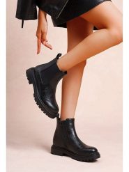 Foreverfolie Botki w kolorze czarnym rozmiar: 41. Czarne botki Foreverfolie, bez wzorów, bez obcasa, bez zapięcia. Za 130.99 zł.