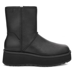 Botki Ugg. Czarne botki UGG, bez wzorów, bez obcasa, na koturnie, bez zapięcia. Za 829.99 zł.