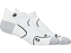 Skarpetki Asics Court+. Białe skarpety Asics, bez wzorów, z materiału. Za 121.00 zł.
