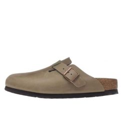Klapki damskie Birkenstock Boston. Brązowe klapki Birkenstock, bez wzorów, z materiału, bez obcasa. Za 593.10 zł.