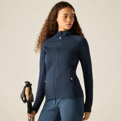 Damska bluza Ventura z kapturem i elastyczną warstwą pośrednią. Czerwone bluzy Dare 2b, bez wzorów, z materiału, z kapturem. Za 321.50 zł.