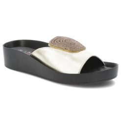 Klapki damskie S. Barski, ze skóry naturalnej z ozdobą na platformie, złote, KV51-028. Żółte klapki S.BARSKI, z aplikacjami, ze skóry, bez obcasa, na koturnie. Za 139.00 zł.