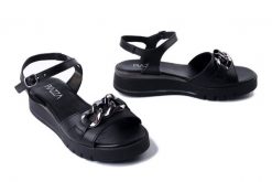 PIAZZA 910279-01 schwarz, sandały damskie. Czarne sandały Piazza, bez wzorów, z gumy, bez obcasa, bez zapięcia. Za 299.90 zł.