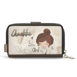 Portfel damski Anekke, z dekoracyjnym nadrukiem i metalowym logo zamykany na klapę wyposażony w przegrody na banknoty kieszeń na monety oraz liczne m. Brązowe portfele Anekke, bez wzorów. Za 179.00 zł.