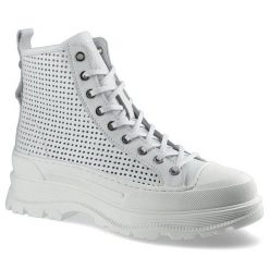 Botki damskie Carinii, sznurowany fason podwyższona cholewka cholewka ze skóry naturalnej perforowanej masywna platformowa podeszwa z bieżnikiem uszt. Białe botki Carinii, bez wzorów, ze skóry, bez obcasa, bez zapięcia. Za 330.00 zł.