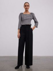 BGN Bluzka w kolorze szaro-czarnym rozmiar: 38. Czarne bluzki BGN, z aplikacjami, bez kołnierzyka, bez ramiączek. Za 108.99 zł.