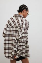 Koszula typu oversize w kratę BEŻOWO BRĄZOWĄ - RENO-M/L. Brązowe koszule Marsala, l, bez wzorów, z bawełny, klasyczne, bez kołnierzyka, bez ramiączek. Za 329.90 zł.
