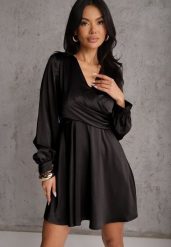 Czarna Bawełniana Sukienka VICES z Satyny z Kopertowym Dekoltem Cunelia. Czarne sukienki Renee, na co dzień, l, bez wzorów, z bawełny, eleganckie, bez kołnierzyka, bez ramiączek, mini, kopertowe. Za 129.99 zł.