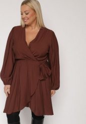 Brązowa Kopertowa Sukienka z Wiskozą z Wiązaniem w Pasie Vidila. Brązowe sukienki Born2be, na jesień, plus size, bez wzorów, z tkaniny, bez kołnierzyka, plus size, bez ramiączek, mini, kopertowe. Za 139.99 zł.