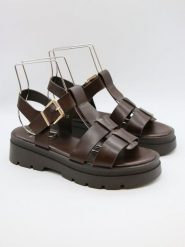 Bellucci Sandały w kolorze brązowym rozmiar: 36. Brązowe sandały Bellucci, bez wzorów, klasyczne, z otwartym noskiem, bez obcasa, bez zapięcia. Za 100.99 zł.