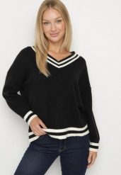 Czarny Sweter z Domieszką Kaszmiru w Stylu Preppy Liendria. Czarne swetry Born2be, z aplikacjami, z dzianiny, bez ramiączek. Za 119.99 zł.