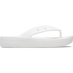 Japonki plażowe damskie Crocs Classic Platform Flip. Białe klapki Crocs, bez wzorów, bez obcasa. W wyprzedaży za 129.00 zł.