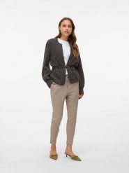 Vero Moda Spodnie dresowe w kolorze szarobrązowym rozmiar: M/L32. Brązowe spodnie dresowe Vero Moda, l, bez wzorów, z dresówki. Za 98.95 zł.