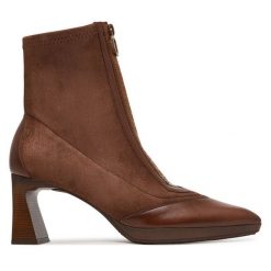 Botki Hispanitas. Brązowe botki Hispanitas, bez wzorów, bez obcasa, na słupku, bez zapięcia. Za 789.99 zł.