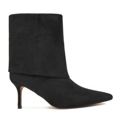 Botki Nine West. Czarne botki Nine West, bez wzorów, bez obcasa, na szpilce, bez zapięcia. Za 299.99 zł.