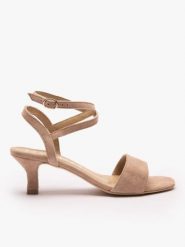 Beżowe sandały ze skóry welurowej. Brązowe sandały Ryłko, bez wzorów, z gumy, eleganckie, z okrągłym noskiem, bez obcasa, na obcasie, bez zapięcia. Za 399.99 zł.