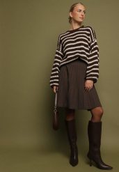 Brązowa Rozkloszowana Spódnica z Kaszmirem i Wysokim Stanem Agrea. Brązowe spódnice Born2be, na co dzień, uniwersalny, bez wzorów, z kaszmiru, eleganckie, mini, dopasowane. Za 99.99 zł.