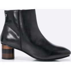 Gioseppo - Botki. Czarne botki Gioseppo, bez wzorów, z materiału, bez obcasa, na obcasie, bez zapięcia. W wyprzedaży za 219.90 zł.