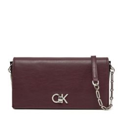 Torebka Calvin Klein. Czerwone torebki klasyczne Calvin Klein, bez wzorów, bez dodatków. Za 259.99 zł.