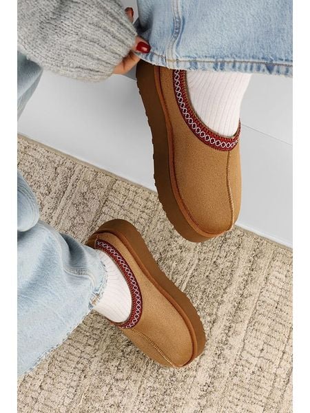 Trendyol Botki w kolorze jasnobrązowym rozmiar: 40. Brązowe botki Trendyol, bez wzorów, z materiału, bez obcasa, na platformie, bez zapięcia. Za 130.50 zł.