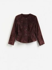 Zamszowa marynarka - mahoniowy. Brązowe marynarki i żakiety Reserved, l, bez wzorów, z zamszu. Za 599.99 zł.
