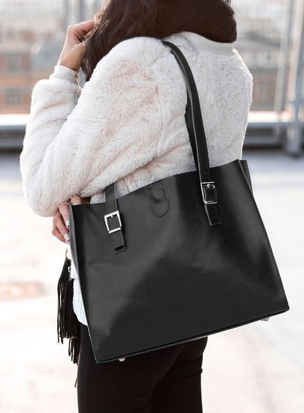 Skórzana torebka damska czarna DAN-A T353. Czarne torebki klasyczne DAN-A, bez wzorów, ze skóry, bez dodatków. Za 339.99 zł.