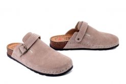 SOLO 168 beż welur, klapki damskie. Brązowe klapki Solo, bez wzorów, ze skóry, bez obcasa. Za 304.90 zł.