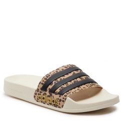 Klapki adidas. Brązowe klapki Adidas, bez wzorów, bez obcasa. Za 129.99 zł.