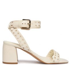 Sandały Guess. Białe sandały Guess, z aplikacjami, bez obcasa, na słupku, bez zapięcia. Za 589.99 zł.