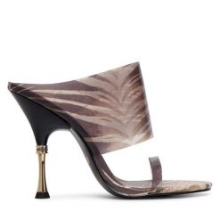 Klapki Just Cavalli. Brązowe klapki Just Cavalli, bez wzorów, bez obcasa. Za 959.99 zł.