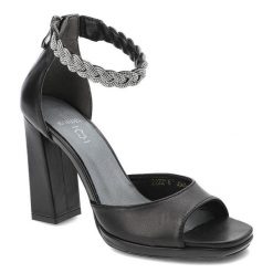 Czarne Sandały Kordel Eleganckie Skórzane Buty. Czarne sandały Kordel, bez wzorów, ze skóry, eleganckie, bez obcasa, na obcasie, bez zapięcia. Za 431.99 zł.