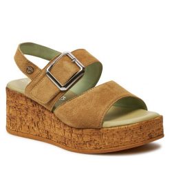 Sandały Tamaris. Brązowe sandały Tamaris, bez wzorów, bez obcasa, na koturnie, bez zapięcia. Za 279.99 zł.