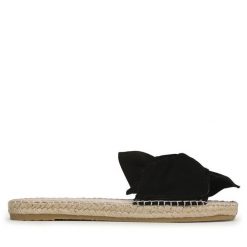 Klapki Manebi. Czarne klapki Manebi, bez wzorów, bez obcasa. Za 345.99 zł.