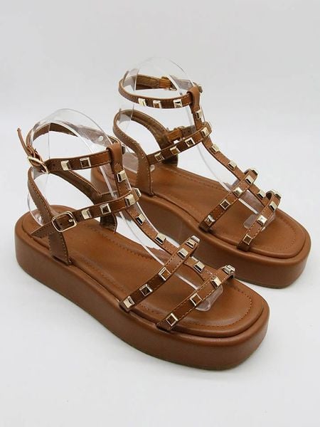 Bellucci Sandały w kolorze jasnobrązowym na obcasie rozmiar: 39. Brązowe sandały Bellucci, bez wzorów, z otwartym noskiem, bez obcasa, na koturnie, bez zapięcia. Za 91.99 zł.