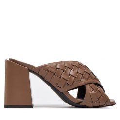 Klapki Furla. Brązowe klapki Furla, bez wzorów, bez obcasa. Za 1,139.00 zł.