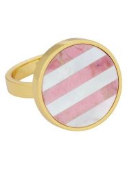 Design Letters Pozłacany pierścionek "Lollipop" z masą perłową i rodochrozytem rozmiar: onesize. Brązowe pierścionki Design Letters, z perłą, pozłacane. Za 256.54 zł.