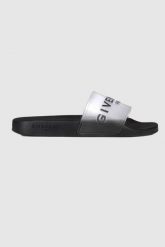 GIVENCHY Transparentne klapki damskie z czarną podeszwą. Czarne klapki Givenchy, bez wzorów, bez obcasa. W wyprzedaży za 949.99 zł.