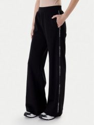 EA7 Emporio Armani Spodnie dresowe 7W000961 AF12501 UC001 Czarny Flared Fit. Czarne spodnie dresowe EA7 Emporio Armani, xxl, bez wzorów, z dresówki. Za 609.99 zł.