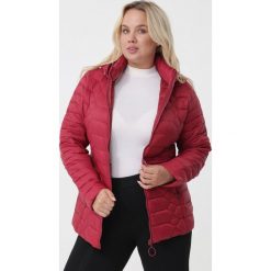 Bordowa Kurtka Meilani. Czerwone kurtki Born2be, xl, bez wzorów, bez kaptura. Za 159.99 zł.