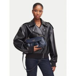 Torebka Guess. Niebieskie torebki klasyczne Guess, z aplikacjami, bez dodatków. Za 489.99 zł.