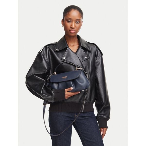 Torebka Guess. Niebieskie torebki klasyczne Guess, z aplikacjami, bez dodatków. Za 489.99 zł.
