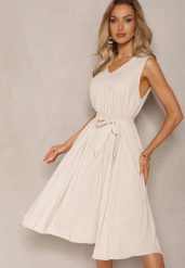 Beżowa Plisowana Sukienka Midi z Plisami na Dole i Paskiem w Talii Wrensilva. Brązowe sukienki Renee, l, bez wzorów, z materiału, eleganckie, bez kołnierzyka, bez ramiączek, midi, rozkloszowane. Za 44.99 zł.