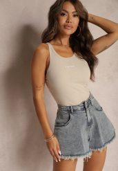 Niebieskie Jeansowe Szorty z Bawełny High Waist z Postrzępionymi Nogawkami Tivima. Niebieskie szorty Renee, bez wzorów, z bawełny, z podwyższonym stanem. Za 49.99 zł.