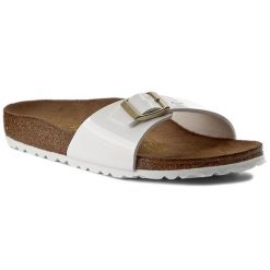 Klapki Birkenstock. Białe klapki Birkenstock, bez wzorów, bez obcasa. Za 359.99 zł.